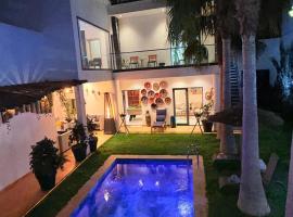 Oasis TIFNIT Villa with Pool View No vis A vis: Draïd şehrinde bir otel