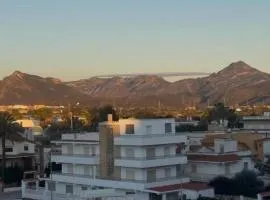 Sea views-Balcony-Sleeps 6-Parking-AirCon Heating