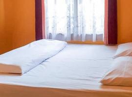 Bromo Indah Lestari Homestay Mitra RedDoorz, hotell i Pasuruan