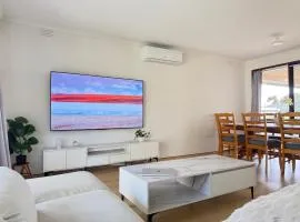 8 Bedroom Retreat - 2 Full Houses on Property