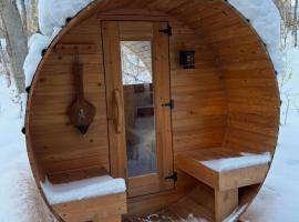 Valhalla Tremblant Cabin Retreat-Your Haven Awaits!, hotel em La Conception