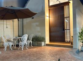 Morya House, hytte i Bangkok