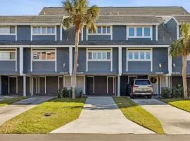 Steps to The Beach - 3BR Ocean View