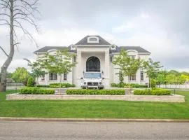 Luxury 4BR Magical Oasis Villa Mansion with Indoor Basketball Court and Pool