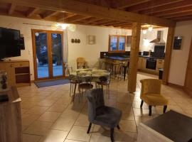 Chalet tout confort 1-7 personnes, Hotel in Anould