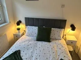 3BR Home Sleeps 10 with Private Drive Near Park