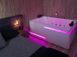 Mostique Spa Apartment with Jacuzzi