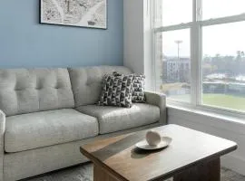 Landing Beautiful 1BD Yoga Studio Pool