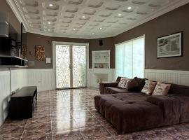 Viesnīca Brilliant 6-bedroom house with AC in vibrant Caracas pilsētā Karakasa