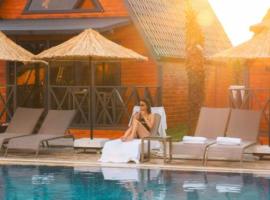 Palm Garden, hotel en Korucuk