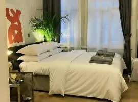 PICCADILLY Private room and bathroom