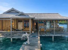 Nur Homestay, Mini Resto & Souvenir