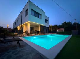 Villa ARIA - Istria - Private Heated Pool, Sauna & Jacuzzi, hotel v destinaci Umag