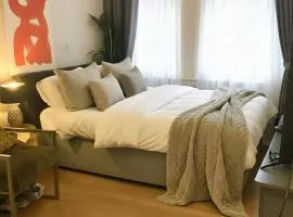 PICCADILLY Private room and bathroom