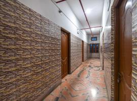 Hotel O Gour, ξενοδοχείο σε Bāgnān