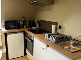 Appartement de Charmes dans le Centre de Cherre, hotel a Cherré