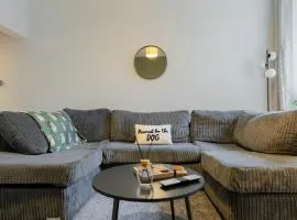 Sleeps 6, FREE Parking & Spacious for Contractors