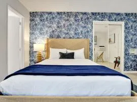 Charming Lake Worth Studio with Kitchenette