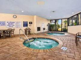 Newly Renovated Privately owned OF condo on 6th floor Ocean Reef w-heated pools, lazy river, hot tubs & restaurants