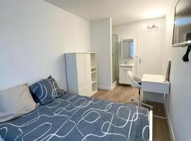 Colocation Evry courcouronnes, Hotel in Evry-Courcouronnes