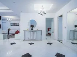 Londe du Lac - chic apartment with private suite prs aroprt et cliniques
