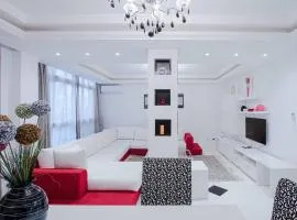 Londe du Lac - chic apartment with private suite