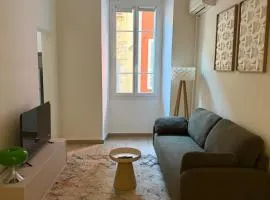 T3 clair et design au cœur du vieux Bastia
