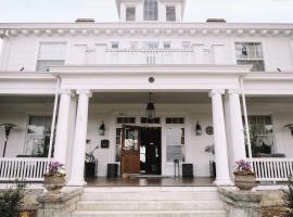 Pandora's Manor, hotel em High Point