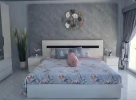 GORGEOUS NEW DESIGNED 4br KataBeach sweetHome