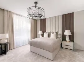 Near Transport - Hot tub - Fireplace - Sleeps 2