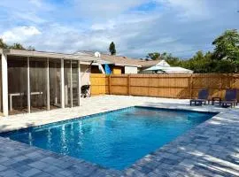 Sunny Escape with Pool 10 minutes from Siesta Key