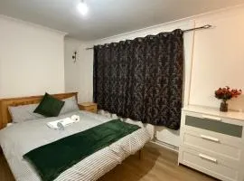 Exquisite King-sized Bedroom