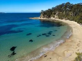 80m to sand Sunshine Bay retreat Batemans Bay