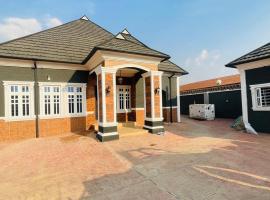 Gabitobos Apartment, Hotel in Akure