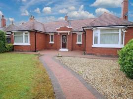 Spacious Dinnington bungalow, viešbutis mieste Dinnington