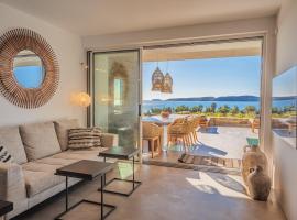 Penthouse Villa with Private Pool, Sauna & Seaview, hotel a Gialova