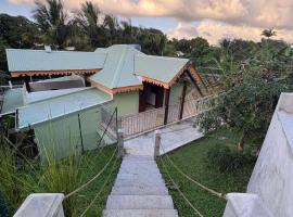 Refuge créole cosy au cœur de la verdure, hotel a Petit-Bourg