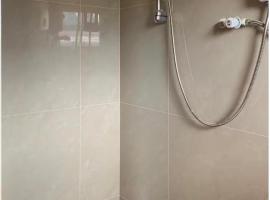 Studio Apartment in Mactan-Cebu Room301, hôtel à Buaya