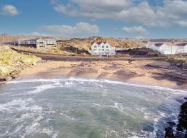 GWYNFA-3 BED- GROUND FLOOR APT - SEA VIEWS - TREARDDUR BAY، فندق في تريرددور