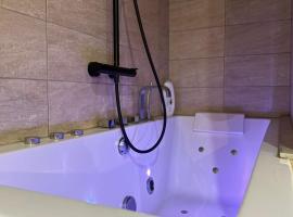 ESCAPADE Sereine - Studio Balnéo à Laval, ξενοδοχείο σε Λαβάλ