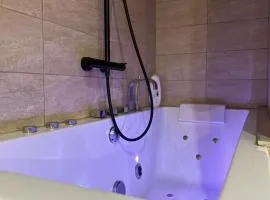 ESCAPADE Sereine - Studio Balnéo à Laval