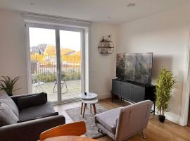 Cozy one bedroom with a Big Balcony and parking, hotel din Birmingham