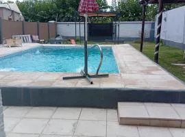 Casa con pileta barrio privado cerca Arena Maipú p 4 personas