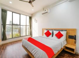 OYO Flagship Hotel The Orbit, hotel di Surat