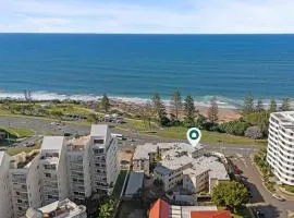 Absolute Oceanfront Stay At Mooloolaba and Alex