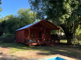 Tu cabaña en Funes, hotell i Funes