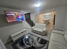 Charming comfortable 3-bedroom home in Regina, cottage sa Regina