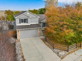 4BR w Fireplace Backyard BBQ near Peterson AFB