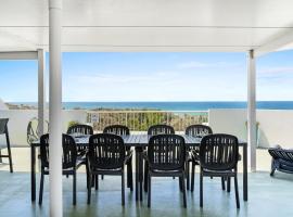3 Bedroom Beachfront Rooftop Penthouse with private Sunshine Coast、Buddinaのホテル