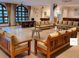 White Arc by MagoStays - 8BR Luxury Pool Villa、Kothurのホテル